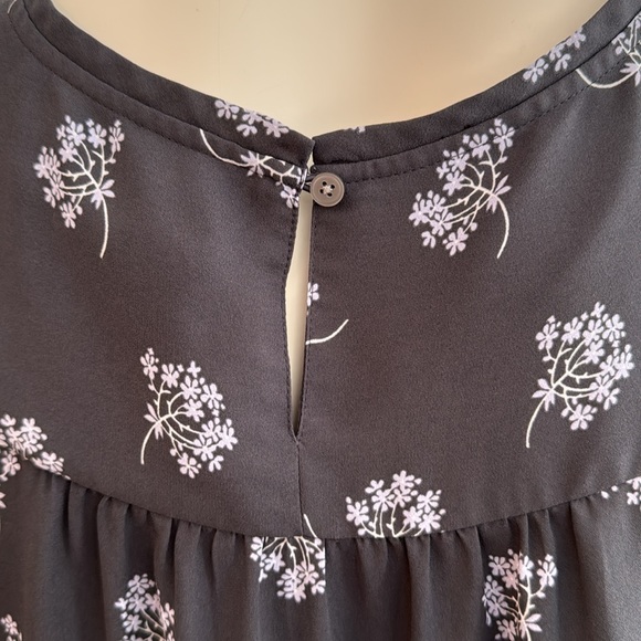 Loft Gray Blouse with flowers XL - Picture 4 of 8